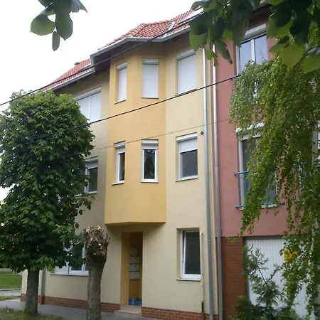 Rona Apartman Apartman *